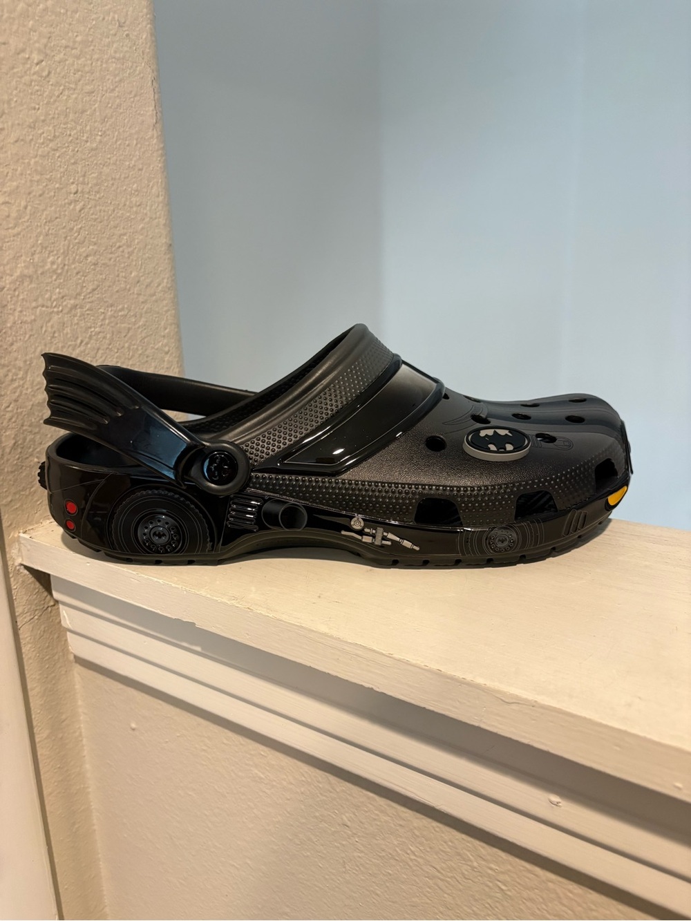Batman Batmobile Crocs Classic Clog Size 12 Men's New In Original Bag - Picture 2 of 9